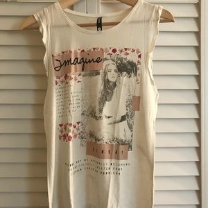 Graphic Tee// SINSAY